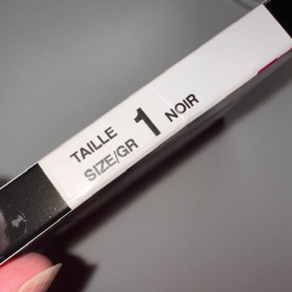 1 pair of DIM Panty hose Extra sheer Pantyhose Made in Portugal Soft Sheer Black - Picture 4 of 4